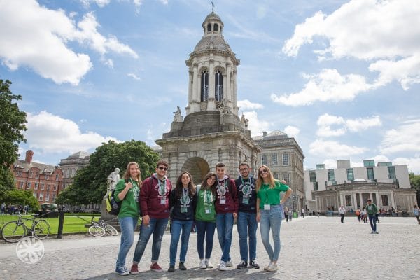 Des étudiants en plein Dublin lors de leur séjour linguistique en Irlande